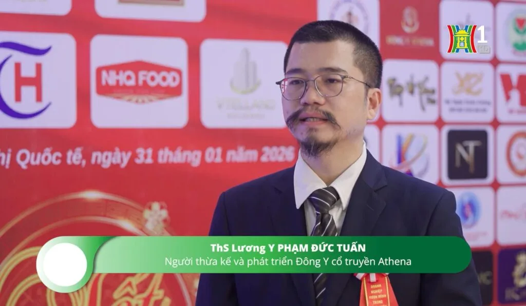 Ảnh 3: Đài truyền hình Hà Nội phỏng vấn Ths. Lương y Phạm Đức Tuấn và Đông y Athena tại Hà Nội